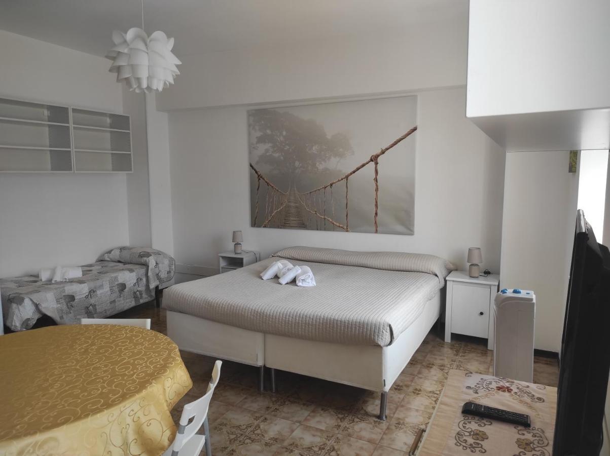 Hotel Monolocali Da Vinci à Falconara Marittima Extérieur photo