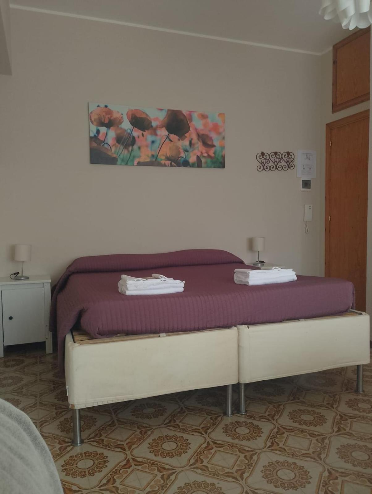 Hotel Monolocali Da Vinci à Falconara Marittima Extérieur photo