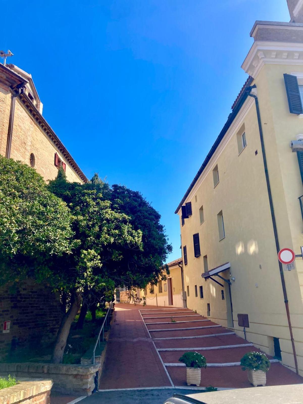 Hotel Monolocali Da Vinci à Falconara Marittima Extérieur photo